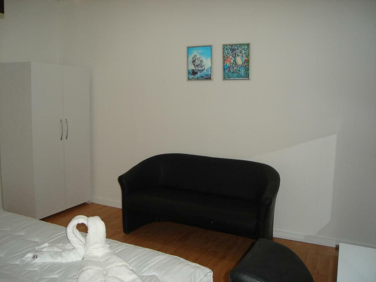 Home Away From Home Skopje Esterno foto